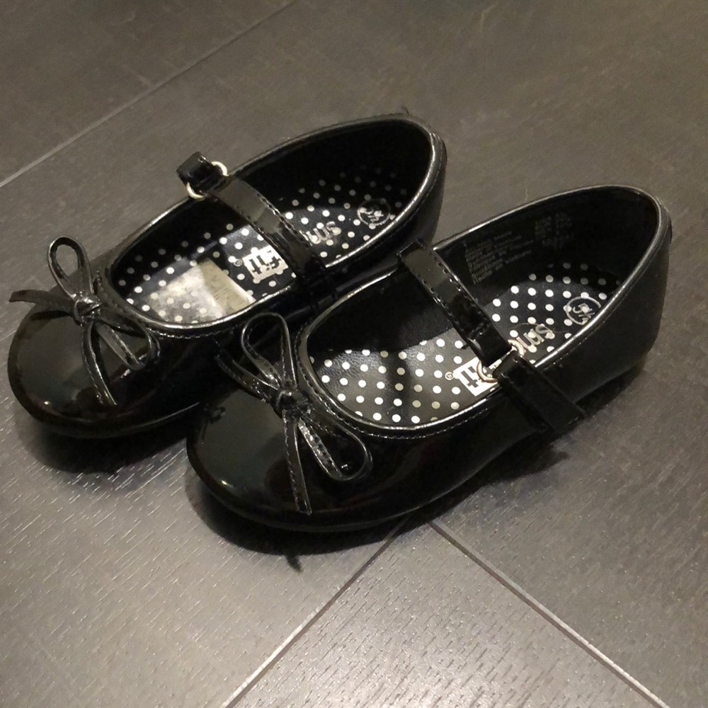 EUC Girls Dress Shoes